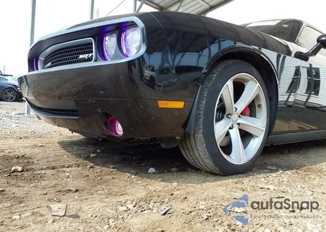 2008 Dodge Challenger Srt8 z USA, uszkodzony, nr VIN 2B3LJ74WX8H290046